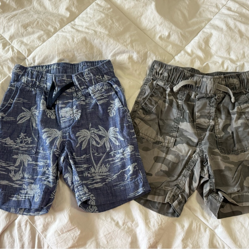 2 boys shorts size XS gap shorts
